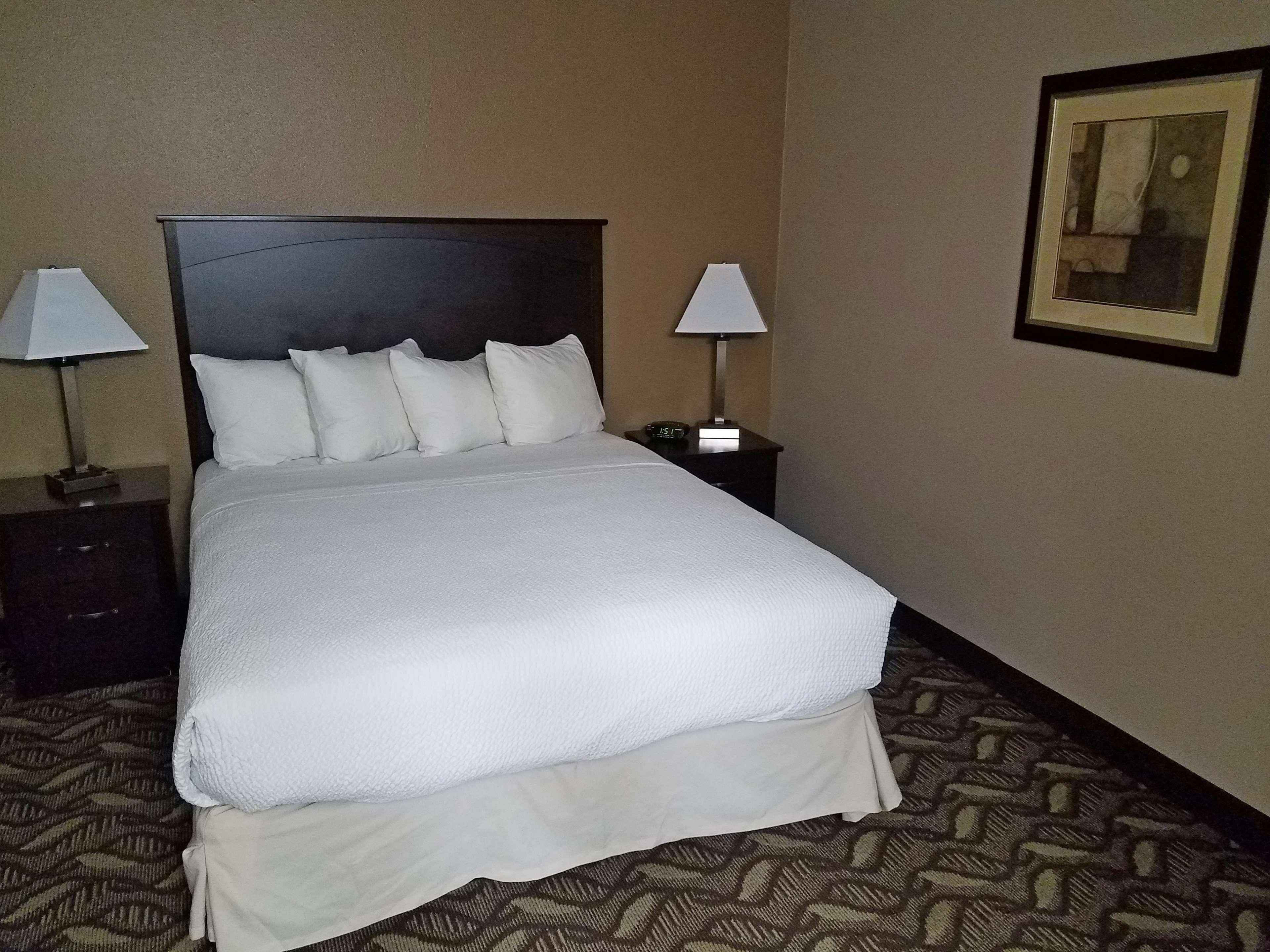 Americas Best Value Inn And Suites Bismarck Exterior photo